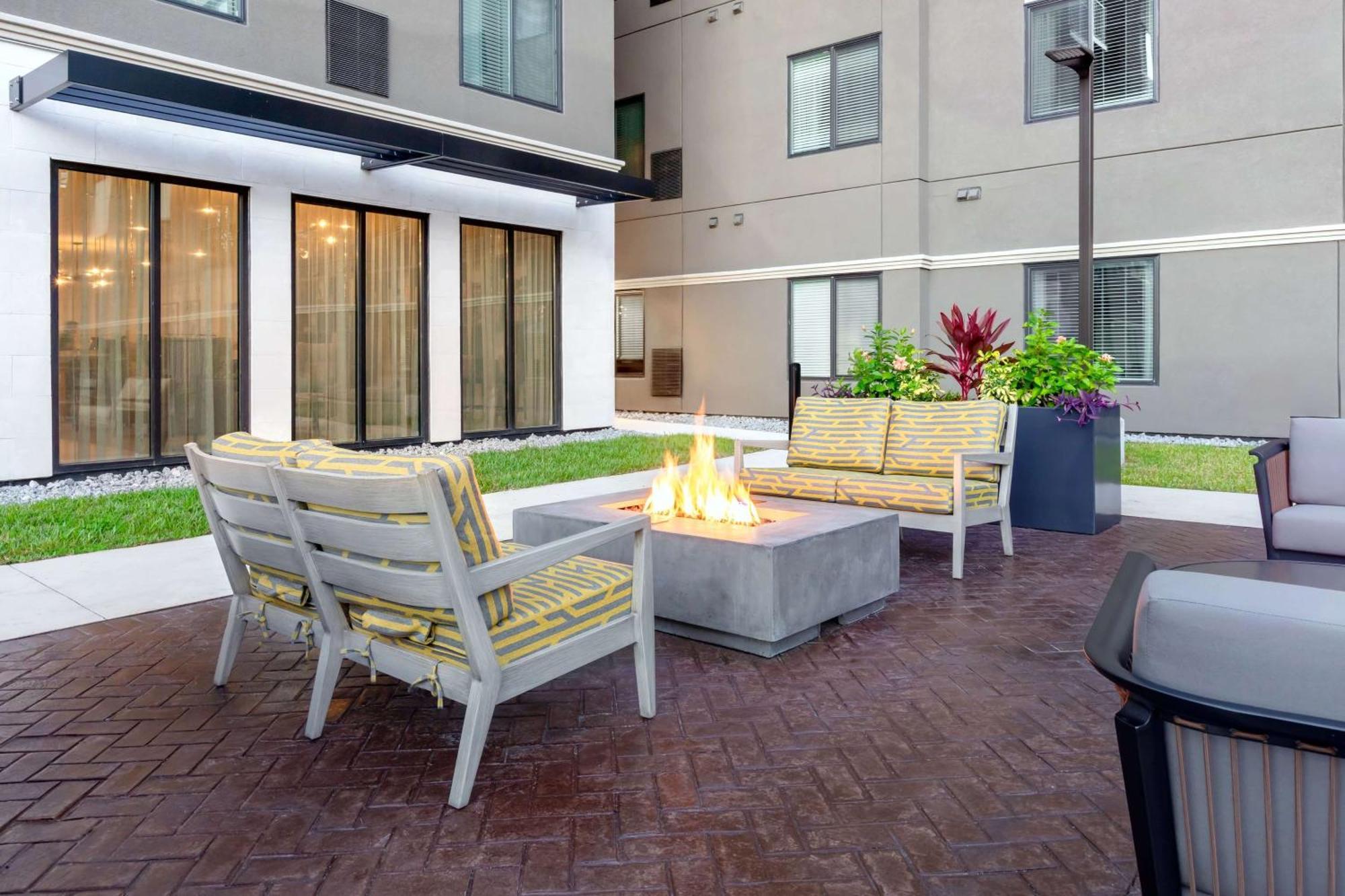 Waterwalk Extended Stay By Wyndham Jacksonville Deerwood Pk Exterior photo
